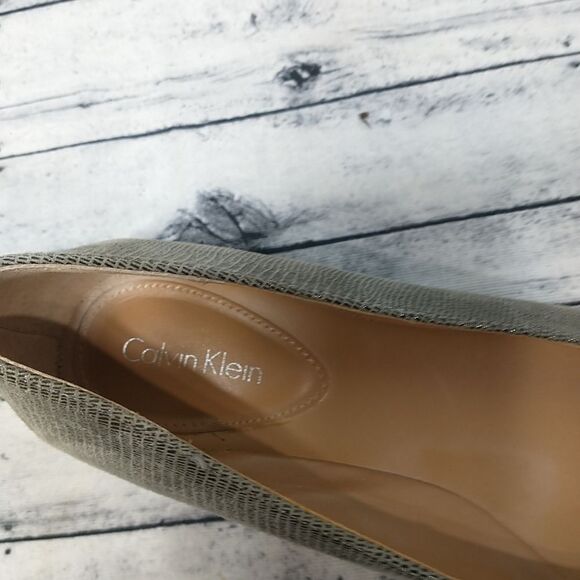 Calvin Klein Fridelle Shoe Womens SZ 8 Gray Faux Snakeskin Slip-on Silver Accent - Picture 5 of 10